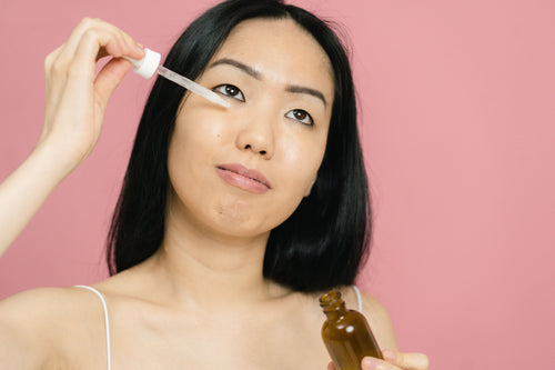 Peptides vs Retinoids in Your Skincare Routine: Boosting Collagen Production